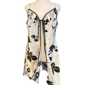 Victoria's Secret Babydoll Flyaway Camisole Shortie Nightgown SIZE LARGE Floral
